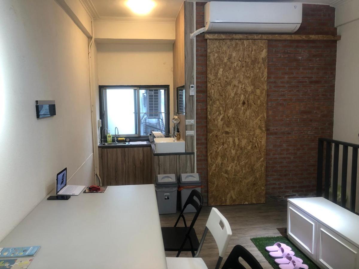 Simple Walk Guest House 小公寓 Tainan Exterior photo